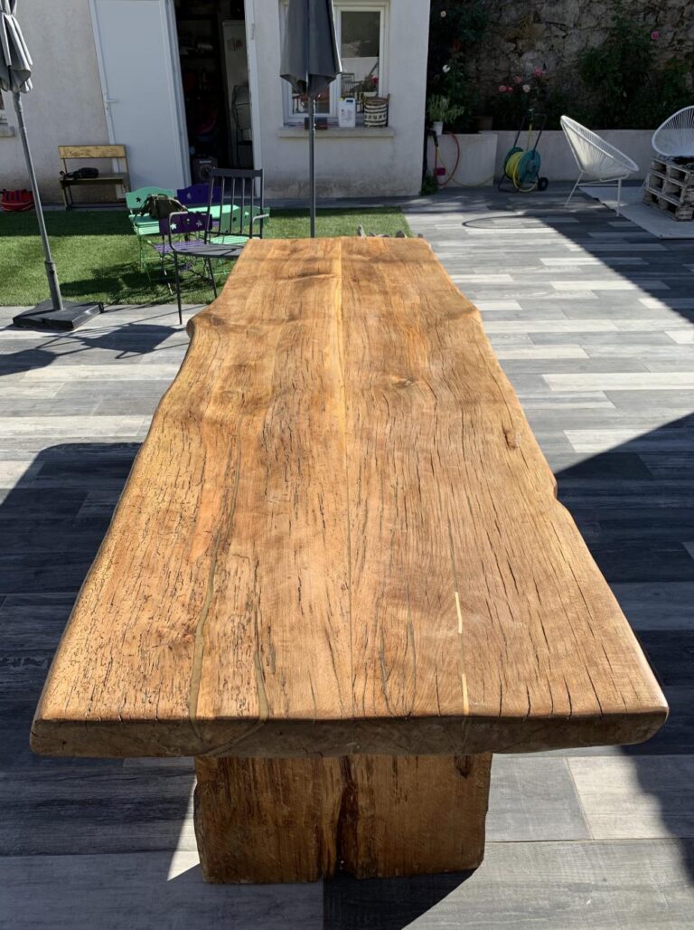 Table massive piétements en bois avec application plastivernis spécial extérieur