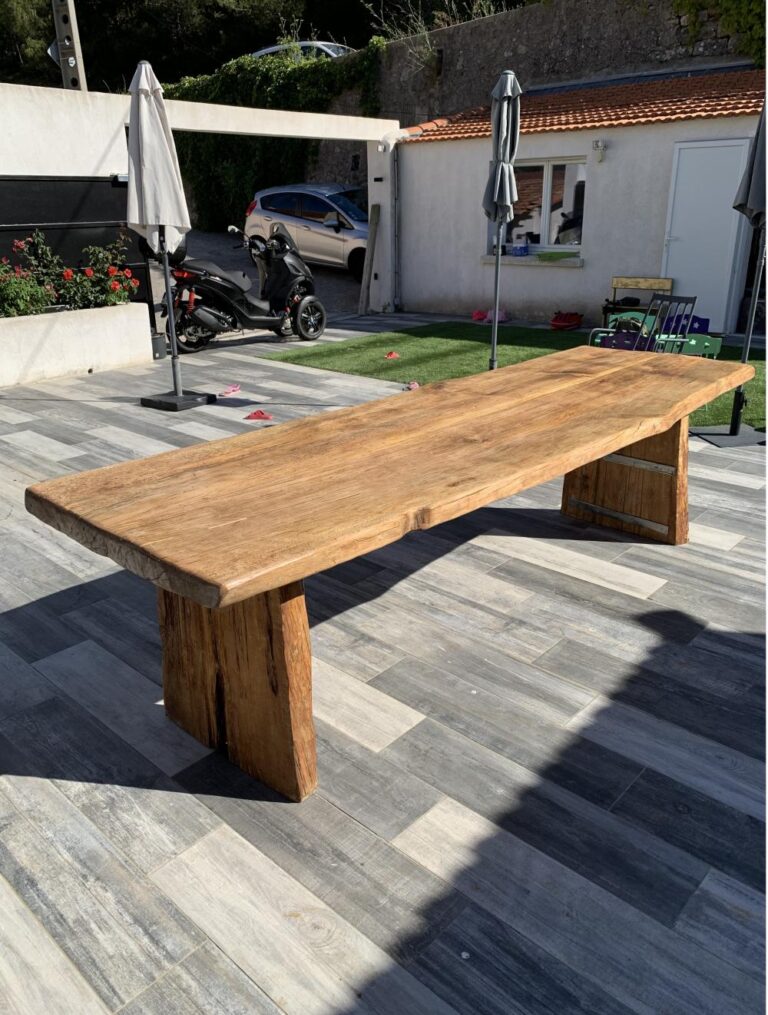 Table massive piétements en bois avec application plastivernis spécial extérieur