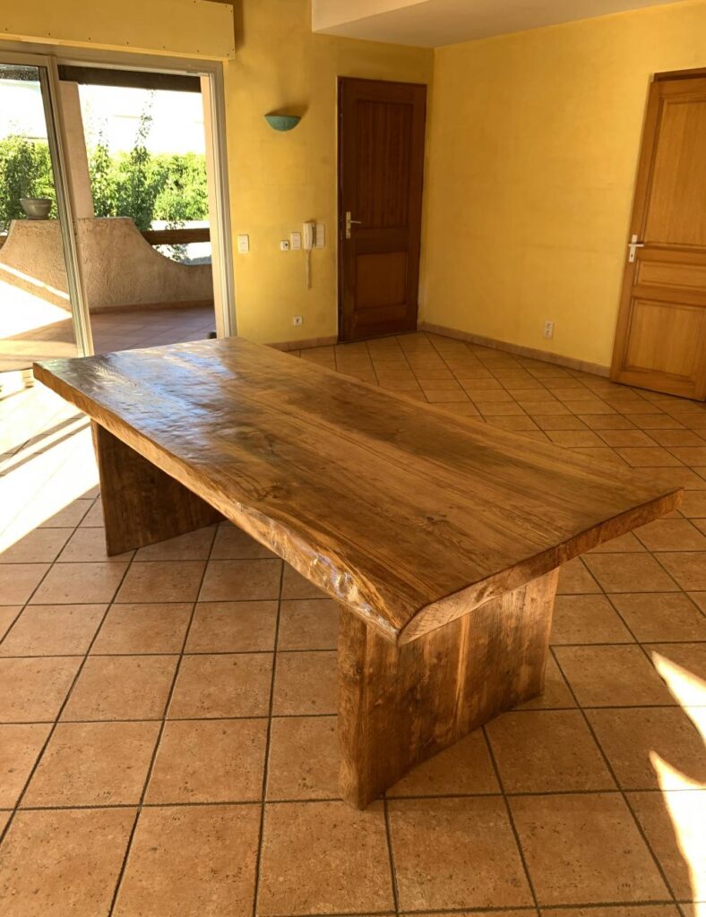 Table en chêne massif de bourgogne