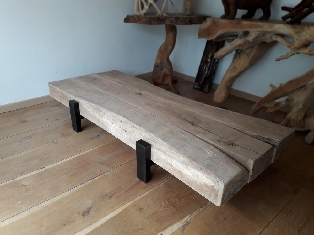 Table basse poutres de chêne de Bourgogne clair avec piétements métalliques