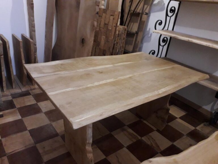 Table chêne de bourgogne clair piétement bois