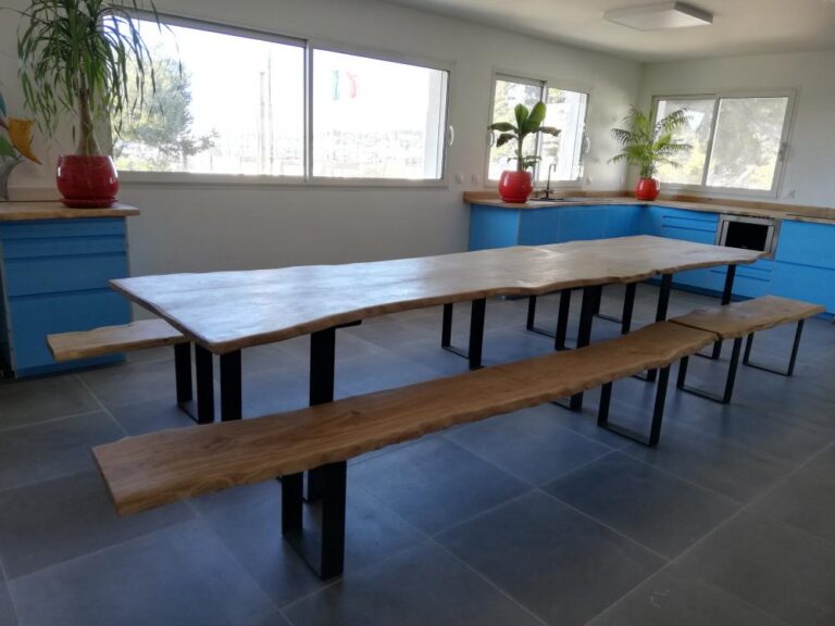 Ensemble table et bancs