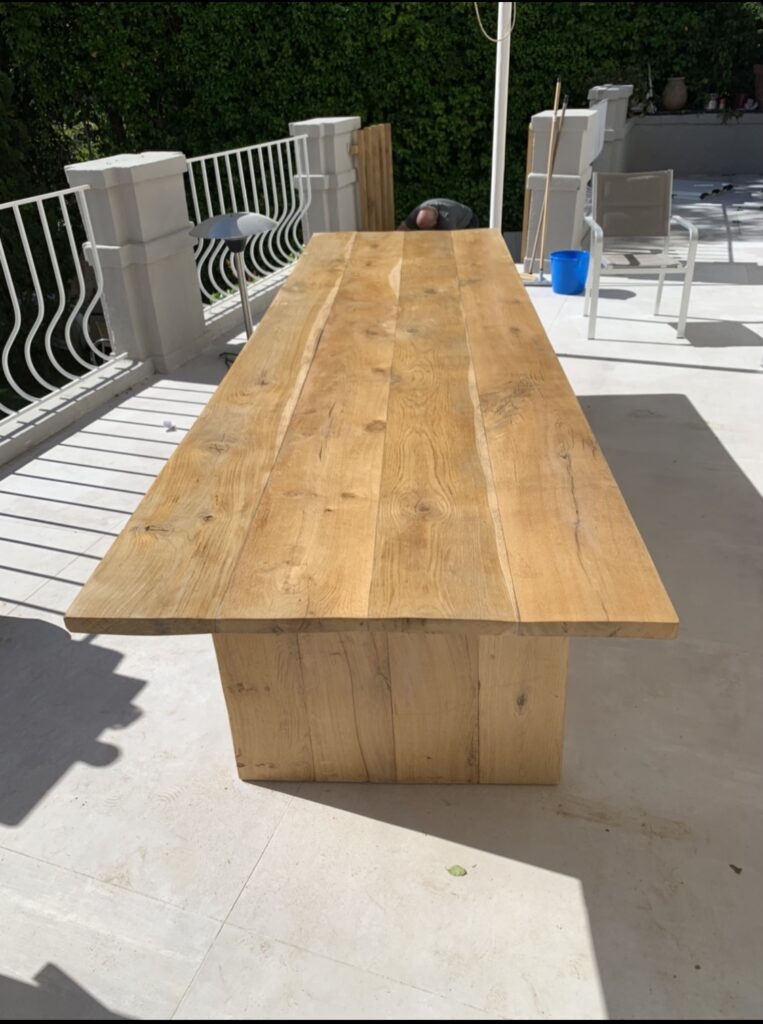 table extérieur en bois
