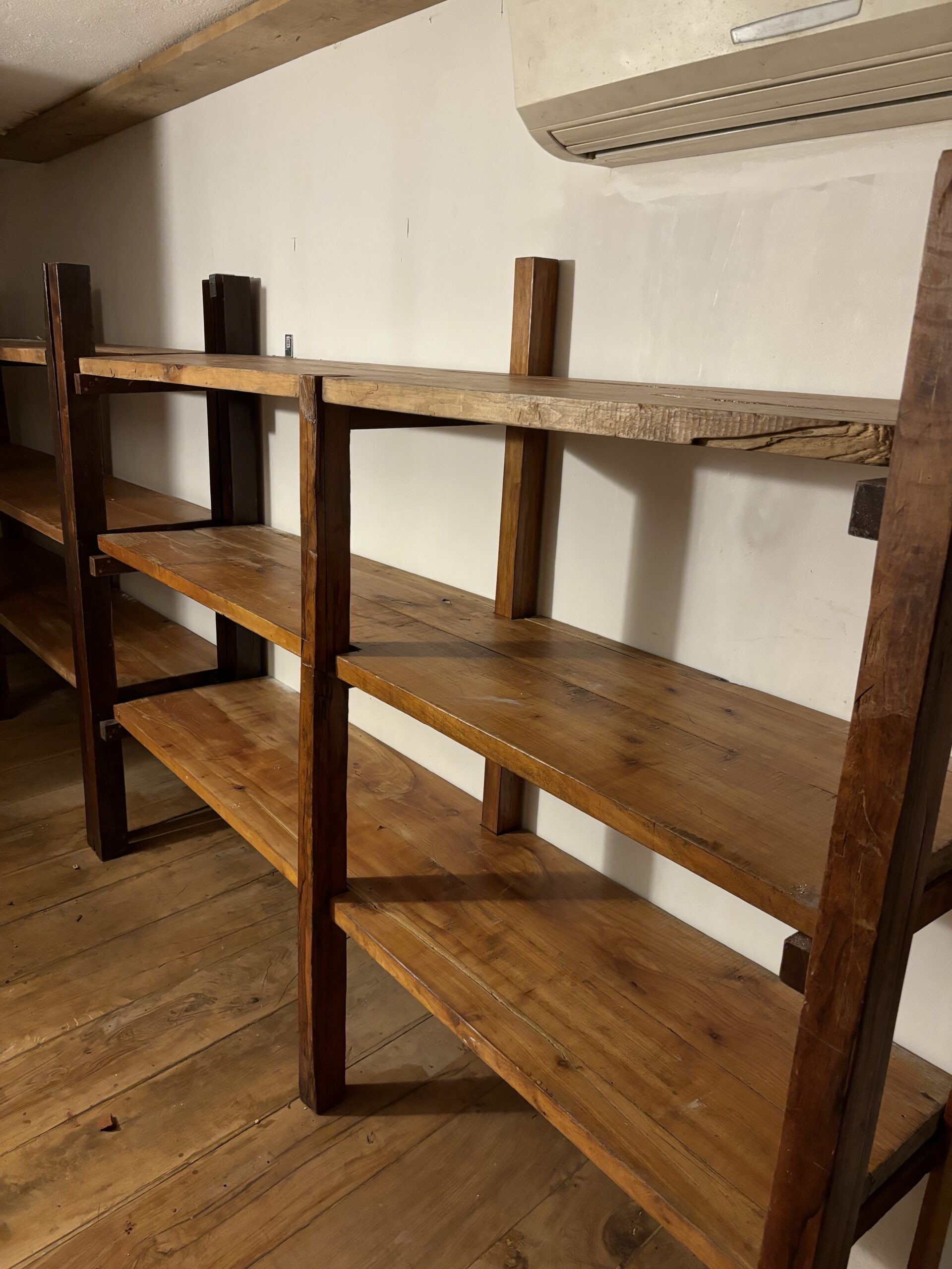 Etagère sur mesure en chêne