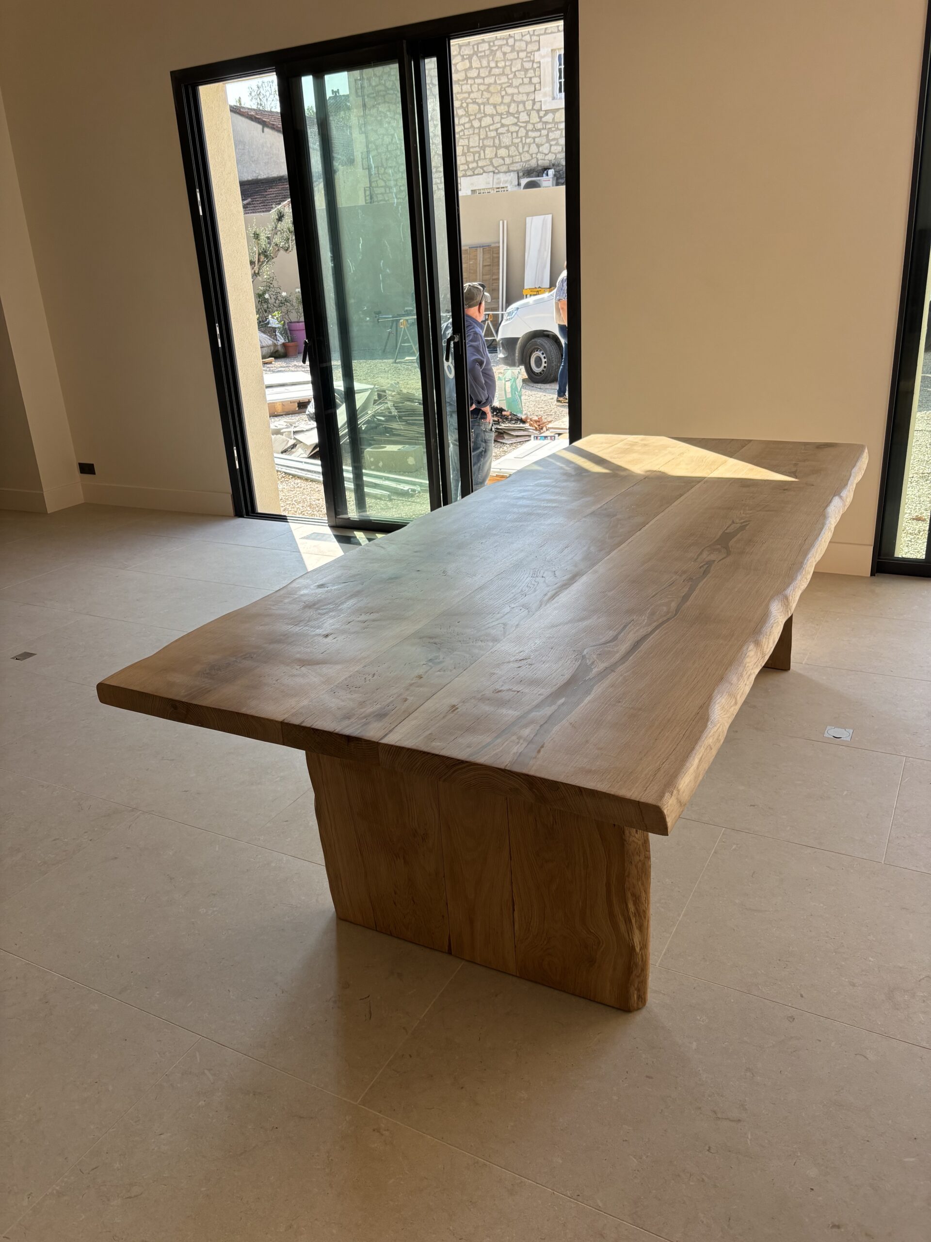 Très grande table et son piètement en chêne massif