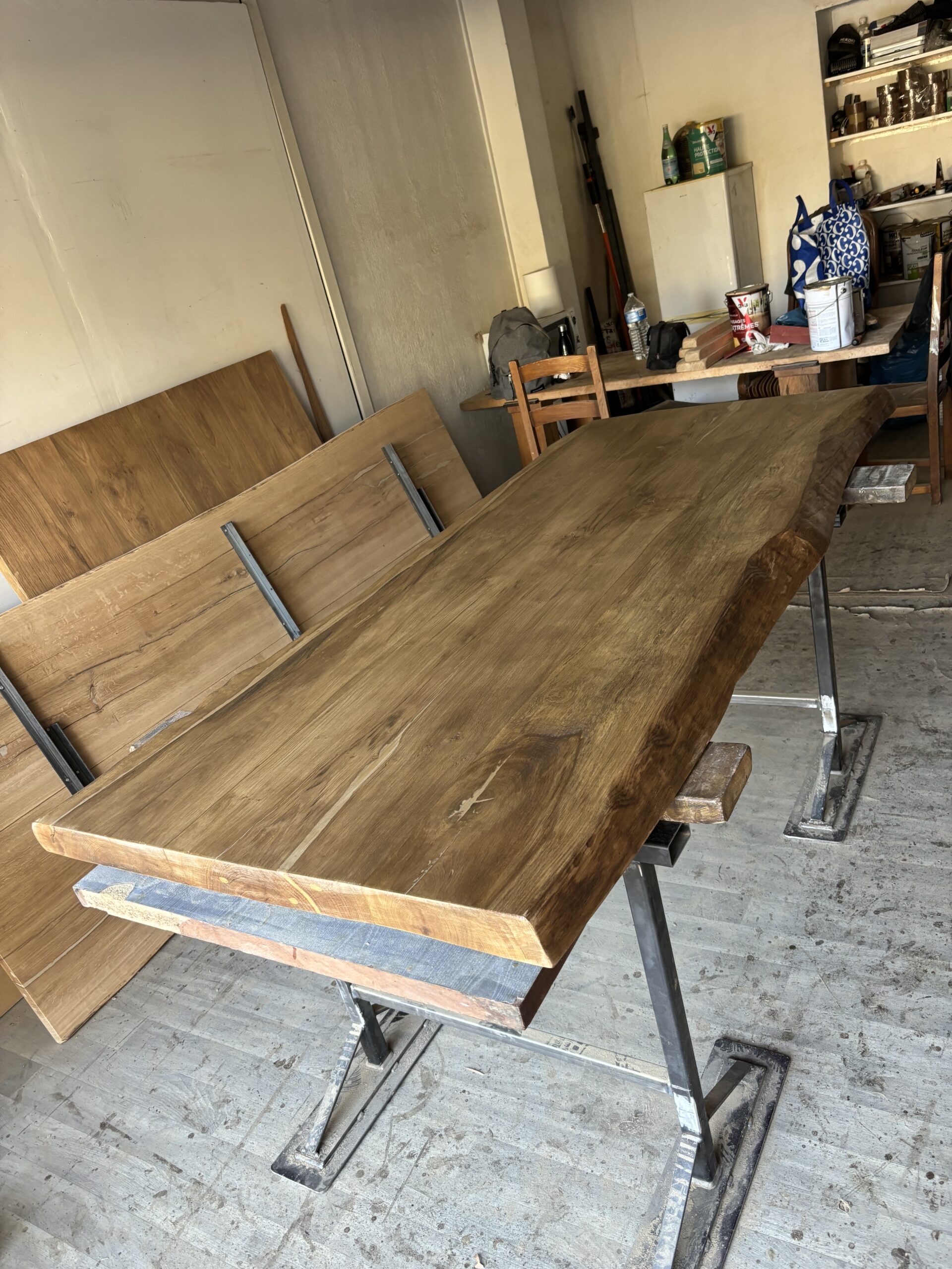 Plateau chêne massif vernis bords irréguliers