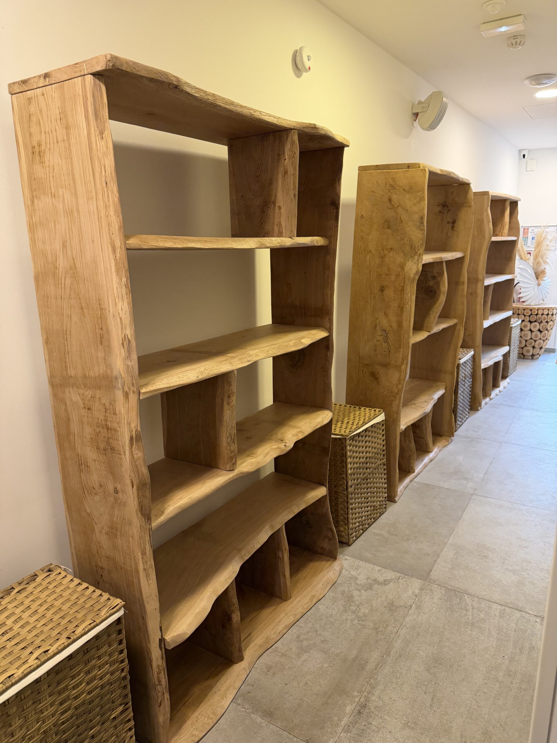 Étagère en chêne massif sur mesure