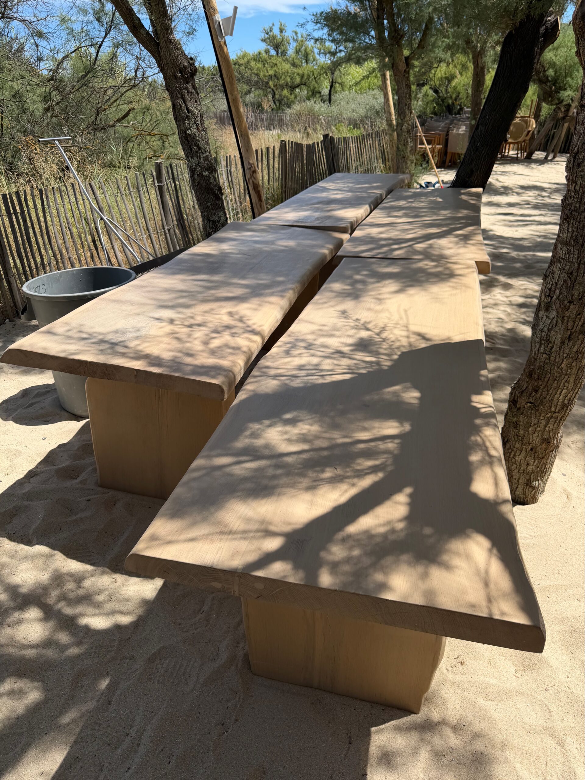 Tables chêne live edge